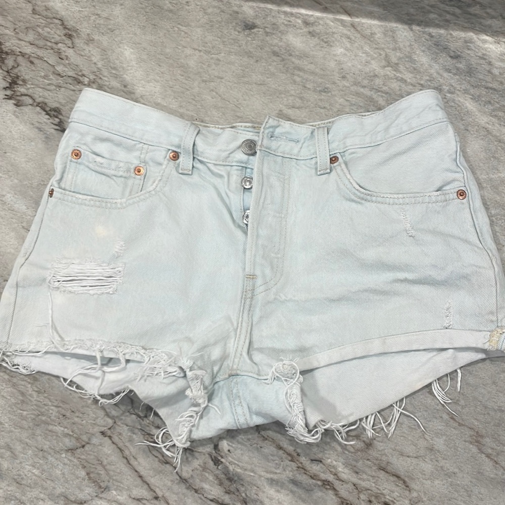 Womens Light Washed Denim Levi Shorts 27 Waist.